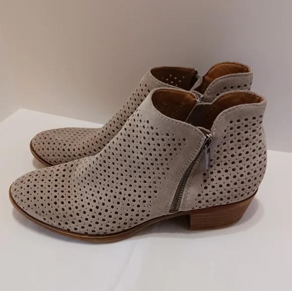 SOLD 🍀Lucky Brand Suede Taupe Booties Size 9 - Picture 4 of 9